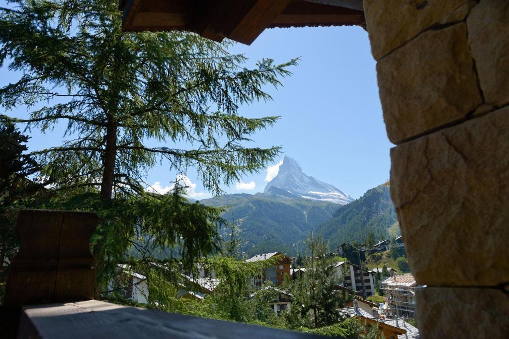 Chalet Kisseye With Heated Pool And Matterhorn Views Lägenhet Zermatt Rum bild