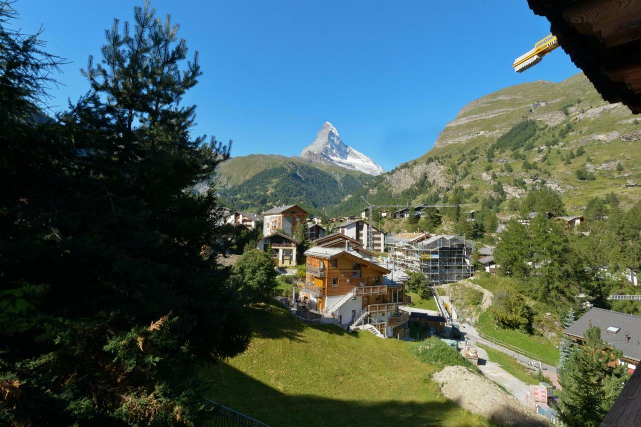 Chalet Kisseye With Heated Pool And Matterhorn Views Lägenhet Zermatt Exteriör bild